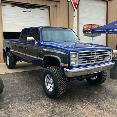 Owner---> @sorrellsjosh #gmc #chevy #squarebodynation #squarebodytrucks Old Chevy Trucks, Square Body Chevy, Chevy Trucks Accessories, Old Chevy, Chevy Trucks Older, Old Pickup, Lifted Chevy Trucks, Chevy Pickup Trucks, Old Pickup Trucks