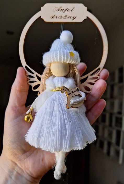 Angel Gifts Ideas Diy, Handmade Angels Christmas, Diy Yarn Dolls, Dolls Handmade Diy, Christmas Angel Crafts, Crochet Store, Yarn Dolls, Handmade Angels, Angel Crafts