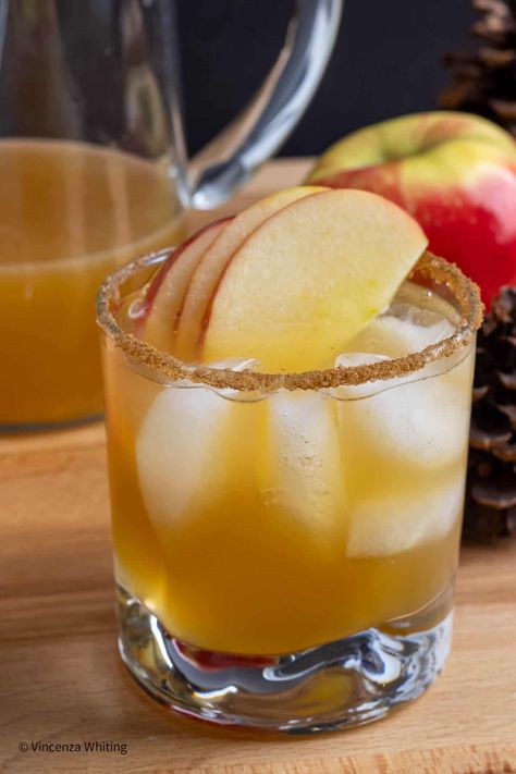 Apple Cider Margarita - Easy Fall Cocktail - Enza's Quail Hollow Kitchen Apple Pie Drink Recipe, Pie Cocktails, Apple Pie Drink, Apple Pie Cocktail, Cinnamon Sugar Rim, Best Apple Cider, Easy Margarita, Apple Cocktail, Winter Drink