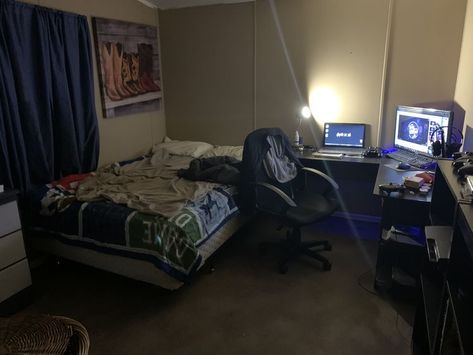 Male Manipulator Aesthetic Room, Concrete Room Aesthetic, Male Living Space Bedroom, Normcore Room, Older Brother Core Room, Masc Room, Masc Bedroom, Bedroom Guy, 2000s Older Brother Core Room