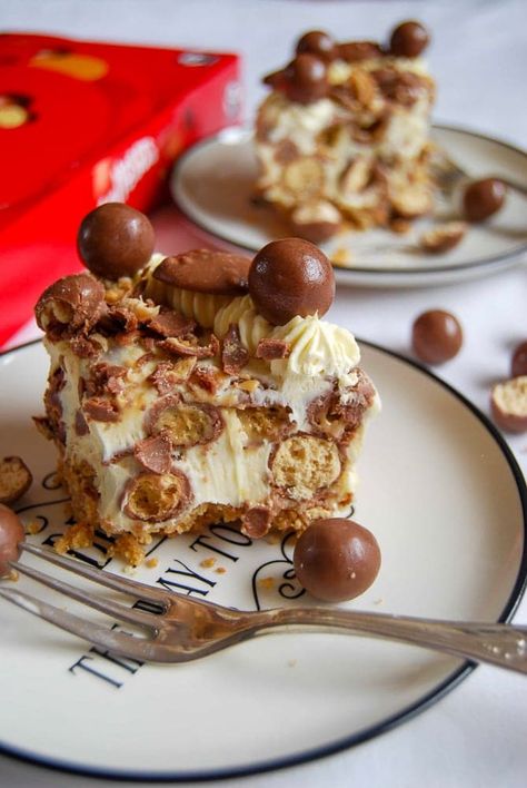 Malteser Cheesecake for Two Malteser Cheesecake, Cheesecake For Two, Pear Cake Recipes, Chocolate Easter Cake, Maltese Recipes, Cheesecake Cake Recipes, Mini Cheesecake Recipes, Make Ahead Desserts, Cheesecake Cake