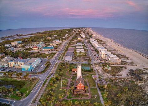 16 Top-Rated Islands in Florida | PlanetWare St George Island Florida, Saint George Island, Travel Quiz, Mustang Island, Chincoteague Island, St George Island, Lopez Island, Travel Facts, On The Road Again