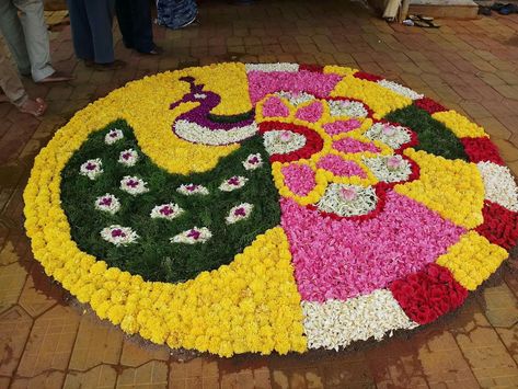 Simple Pookalam Designs, Athapookalam Designs, Simple Pookalam, Onam Pookalam Design, Flower Decoration For Ganpati, Floral Rangoli, Onam Pookalam, Poo Kolam, Pookalam Design