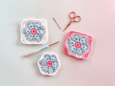 How to crochet the African Flower - Bella Coco Crochet Daisy Bookmark, Bella Coco Crochet, Bella Coco, Crochet African Flowers, Crochet Bookmark Pattern, Crochet Hack, 4mm Crochet Hook, Crochet Coaster, Crochet Granny Square Blanket