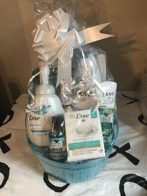 Dove Gift Basket Ideas, Hygiene Gift Basket, Blue Gift Basket, Bingo Ideas, Diy Mother's Day Gift Basket, Grandmas Birthday, Wedding Gift Hampers, Homemade Gift Baskets, Gift Wrapping Station