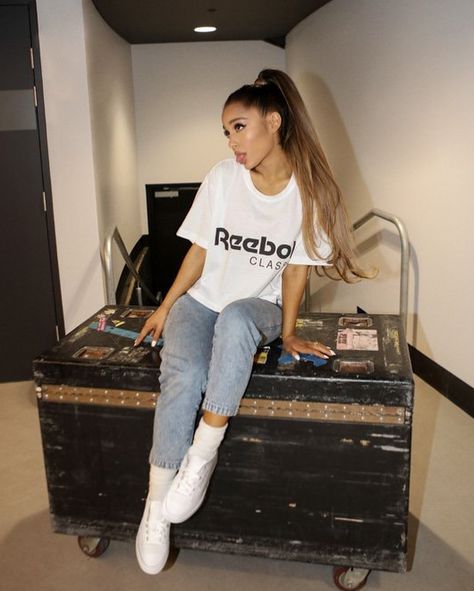 Ariana Grande // @sophanatic Ariana Grande Outfits Casual, Adriana Grande, Ariana Grande Outfits, Ariana Grande Fans, Ariana Grande Style, Ariana Grande Photoshoot, Ariana Grande Photos, Ariana Grande Pictures, Ariana G