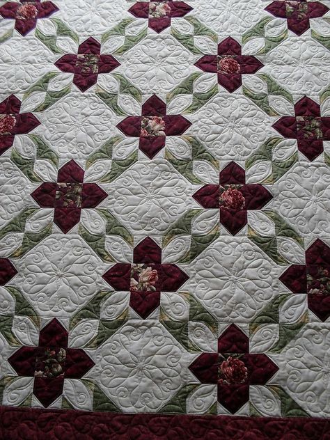 Floral Quilt Blocks, Floral Quilts, Colchas Quilting, Machine Quilting Patterns, White Quilts, Quilt Modernen, Flower Quilts, Lap Quilts, Pretty Quilt