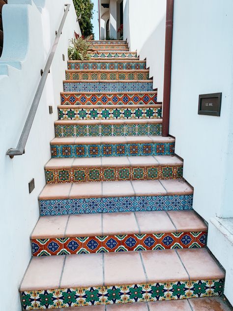 Boho Stairs, Home Stairs, Terrace Decor, Small Houses, House Stairs, California Beach, Small Living, Top View, Design Inspo