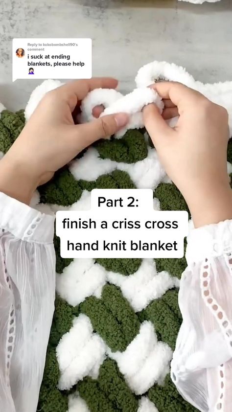 Playlist Knitting blanket tutorial created by @clairegoodluck Alize Puffy Blanket Pattern, Easy Blankets To Make, Crochet With Fluffy Yarn, Finger Crochet Blanket, Hand Knitting Blanket, Arm Knitting Blanket Diy, Finger Knitting Blankets, Chunky Blanket Diy, Diy Finger Knitting