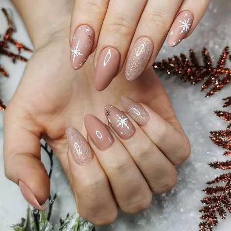 Nude Christmas Nails Almond, Christmas Nails Brown, Christmas Nude Nails, Brown Winter Nails, Brown Christmas Nails, Nails In Brown, Nude Winter Nails, Nude Christmas Nails, Christmas Nail Colors