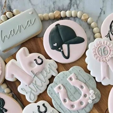 Horse Cookies Decorated, Cookie Drawing, Horse Competition, Horse Cookies, Cowboy Cookies, Cookie Business, Horse Birthday, Diy Cookie, Sweet Sixteen Birthday