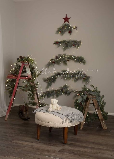 Christmas Mini Indoor, Christmas Studio Setup, Easy Christmas Mini Setup, Christmas Minis Setup, Simple Christmas Photography Setups, Simple Studio Christmas Mini Sessions, Christmas Minis, Simple Christmas, Christmas Tree