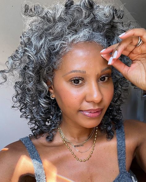 Tennille Murphy Is the Gray-Haired Beauty Icon We Need Grey Hair Journey, Human Hair Ponytail, Beautiful Gray Hair, Hair Icon, Texturizer On Natural Hair, Hair Ponytail, Hair Toppers, Hair Journey, Gray Hair