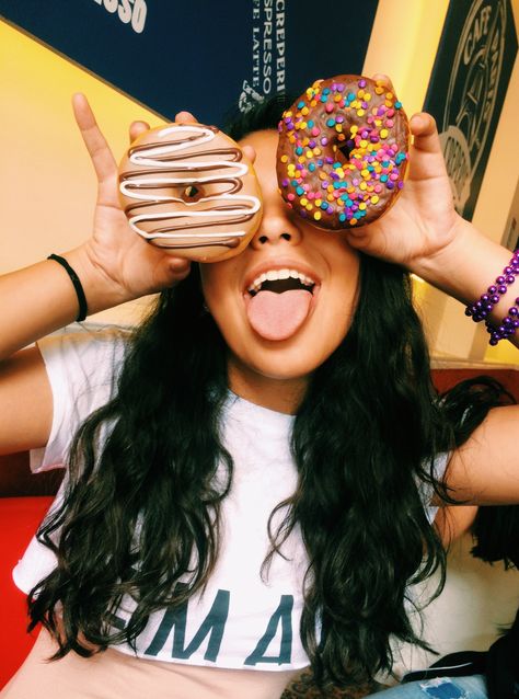 Donut Photos, Donut Store, Doughnut Shop, Kiss Cookies, Dessert Photography, Cute Donuts, Pink Donuts, Fun Photoshoot, Coffee Pictures