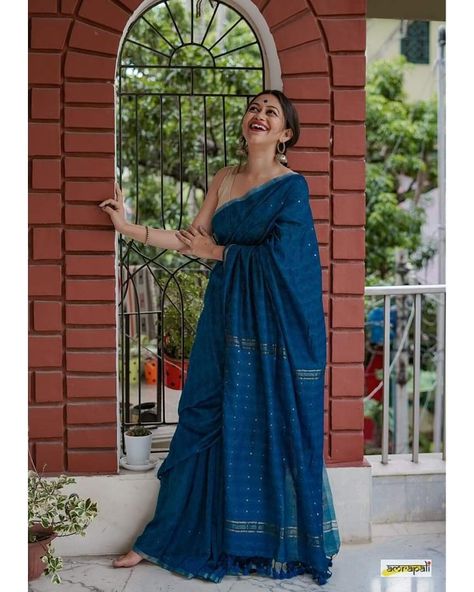 Normal Saree, Cotton Saree Blouse Designs, Cotton Saree Blouse, Simple Saree Designs, Gown Party Wear, Cotton Saree Designs, Jacquard Loom, Saree Poses, Dressy Casual Outfits