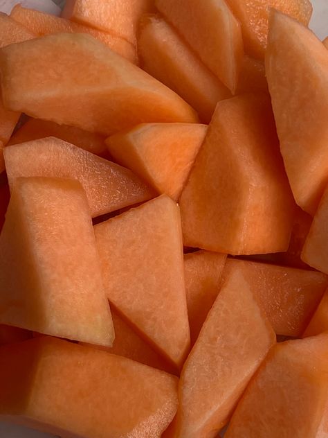 best fruit out there - cantaloupe Cantaloupe Aesthetic, Honeydew Fruit, Dream Fridge, Angelina Core, Mojito Strawberry, Cantaloupe Recipes, Apricot Orange, Oil For Dry Skin, State Board