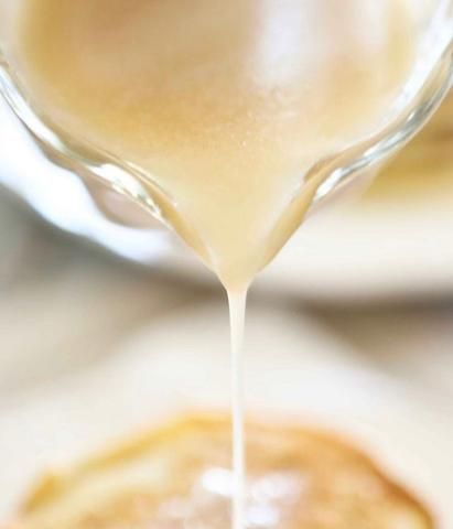 Syrup For Pancakes, Apple Smoothie, Pancake Syrup, Homemade Syrup, Vanilla Syrup, White Apron, Dessert Sauces, Syrup Recipe, Sweet Sauce