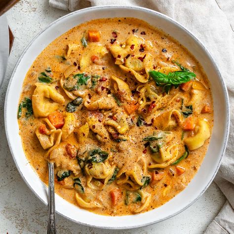 Tortellini Soup Crockpot, Vegan Tortellini, Soup For Dinner, Spinach Tortellini Soup, Vegan Crockpot Recipes, Vegan Crockpot, Tomato Tortellini Soup, Sausage Tortellini, Tortellini Recipes