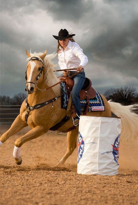 Palomino Horses, Foto Cowgirl, Rodeo Girls, Palomino Horse, Barrel Racing Horses, Rodeo Horses, Horse Dressage, Cowgirl And Horse, Barrel Horse