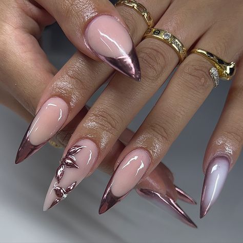 𑁍 𑁍 𑁍 • • #nails #nailsofinstagram #nailart #nail #nails💅 #nailinspo #nailinspiration #nailsdesign #naildesigns #nailtech #nailartist #nashville #acrylicnails #nashvillenails #nashvillenailtech #nailsoftheday #nailsofinsta #nailsofnashville #explore #explorepage #explorepage✨ #nailedbyshev #trending #trendynails #nailsnailsnails #gelnails #chromenails #airbrushnails #pinknails Rose Gold Acrylics, Stiletto Nails Chrome, Dark Stiletto Nails, Goddess Nails Designs, Rose Gold Nails Acrylic, Gold Stiletto Nails, Bday Nails, Gold Acrylic Nails, Finger Paint