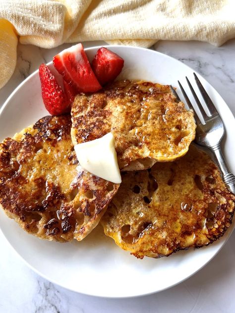 English Muffin French Toast Muffin French Toast, English Muffin French Toast, English Muffin Breakfast, French Toast Sandwich, English Muffin Recipes, Nooks And Crannies, French Toast Breakfast, Holiday Eating, English Muffins