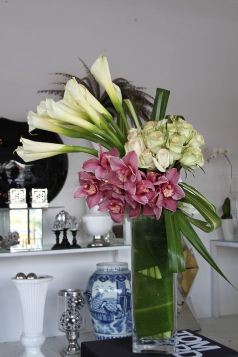 Dr Mario, Modern Flowers, Large Flower Arrangements, Orchid Arrangements, Fresh Flower Delivery, Flower Arrangements Diy, Bouquet Arrangements, Spring Table, Floral Vase