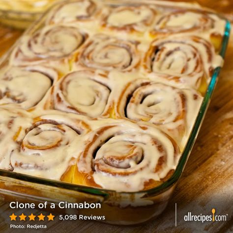 Clone of a Cinnabon | "These really did taste JUST LIKE A CINNABON. I followed ANDYTAMI's directions in his/her review that included how to make the recipe without the bread machine." Cinnabon Recipe, Cinnamon Rolls Easy, Easy Cinnamon, Bread Machine Recipes, Cinnamon Rolls Recipe, Sweet Roll, Breakfast Breads, Rolls Recipe, Cinnamon Rolls