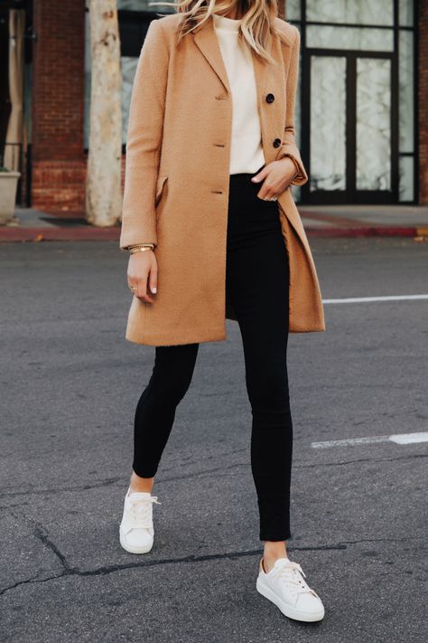 Outfit To Recreate, Vinter Mode Outfits, Ținute Business Casual, Camel Coat Outfit, Beanie Outfit, Easy Outfit, Populaire Outfits, Fashion Jackson, Stil Inspiration