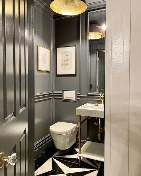 Bold Powder Room, Powder Room Inspiration, Black Powder Room, Luxury Powder Room, Small Downstairs Toilet, Powder Room Ideas, Small Toilet Room, Powder Room Decor, Guest Toilet