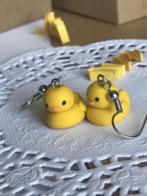 Clay Earrings Cute, Duck Earrings, Earrings For Kids, Clay Diy Projects, Rubber Ducks, Earrings Polymer, Cute Duck, Tanah Liat, Polymer Clay Diy