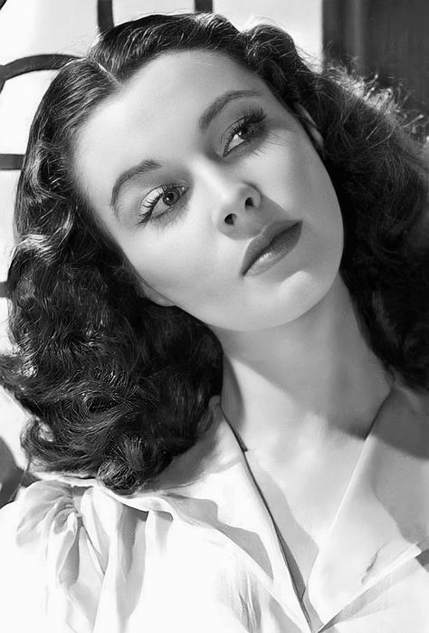 40s Aesthetic, Old Hollywood Aesthetic, Classic Hollywood Glamour, Vanessa Williams, Vivien Leigh, Vintage Black Glamour, Gone With The Wind, Golden Age Of Hollywood, Iconic Women