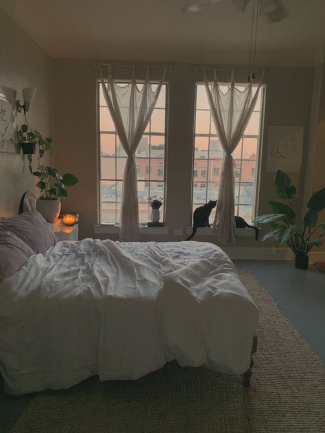 Camille on Twitter: "Some photos of my past apartment 😚🌻… " Dekorasi Kamar Tidur, Aesthetic Rooms, Dream Apartment, House Room, Cozy Room, Room Inspiration Bedroom, Room Ideas Bedroom, Aesthetic Bedroom, Dream Rooms