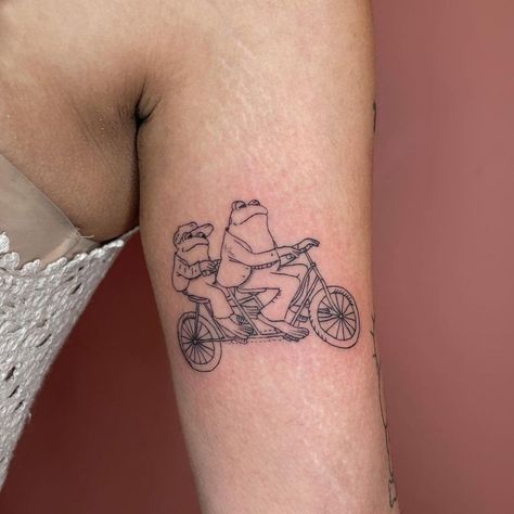 Lost Fox Tattoo on Instagram: “Ribbit ribbit 🐸 ding ding 🚲@gaiahart . . . . . . . . . . . #frogtattoo #frogtattoos #frogs #ilovefrogs #biketattoo #bicycletattoo…” Colocasia Plant, Elephant Ear Plant Care, Tattoo Bike, Shade Loving Plants, Aesthetic Tattoo Ideas, Bicycle Tattoo, Plants Beautiful, Floral Thigh Tattoos, 20 Aesthetic