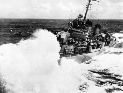 USS Laws (DD-558) underway c1956 - Search results for "U.S. Navy Fletcher-class destroyer USS Laws (DD-558)" - Wikimedia Commons Fletcher Class Destroyer, Navy Destroyers, Uss Intrepid, Hms Ark Royal, Navy Girlfriend, Royal Navy Ships, Merchant Navy, Military Pictures, Military Diorama