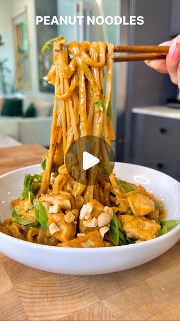 16K likes, 312 comments - olivia.adriance on September 14, 2023: "EASY, SAUCY PEANUT NOODLES✨a quick and craveable meal with creamy, gingery peanut sauce and ten..." Peanut Butter Pasta, Thai Peanut Sauce, Peanut Noodles, Simple Healthy Recipes, Ginger Chicken, Roasted Peanuts, Green Onion, Food Packaging Design, Peanut Sauce