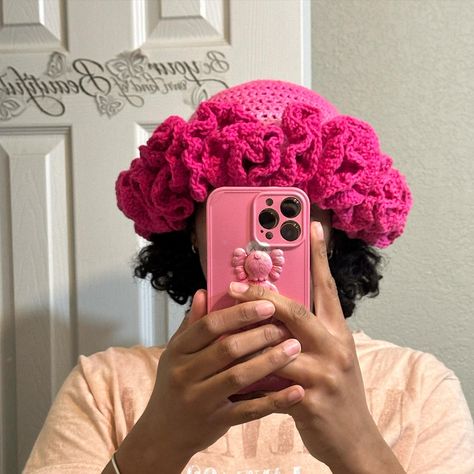 Crotchet Hat, Pink Crochet Hat, Ombré Crochet, Crochet Fits, Learn Crochet, Knit Projects, Crochet Sweaters, Crochet Clothing And Accessories, Crochet Things