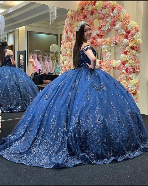 Quinceanera Blue Dresses, Dark Blue Quinceanera Dresses, Quincenera Dress, Quince Inspiration, Navy Blue Quinceanera Dresses, Quinceanera Blue, Quinceanera Stuff, Royal Blue Quince, Quince Dresses Blue