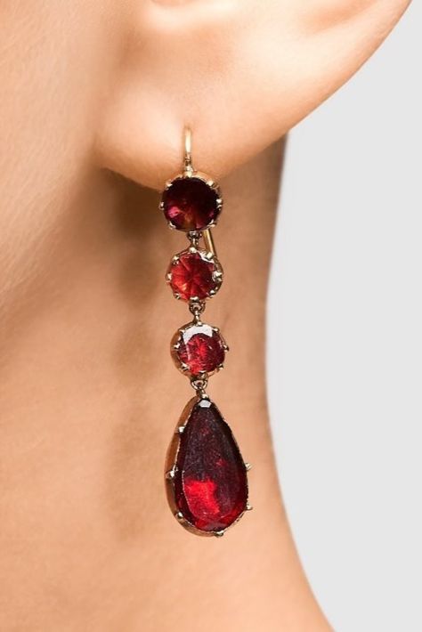 Jewlerie Aesthetic, Aesthetic Diy Crafts, Red Carpet Earrings, Jewelry Accessories Aesthetic, Ruby Drop Earrings, Red Ruby Earrings, Diy Jewelry To Sell, Faberge Jewelry, Fantasy Outfits