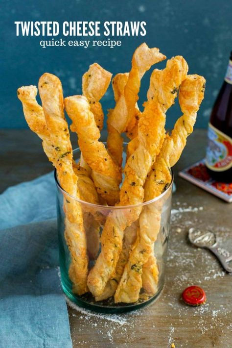 Appetizer Tables, Puff Pastry Cheese Straws, Puff Pastry Cheese, Cheese Straws Recipe, Homemade Breadsticks, Cheese Twists, Cheese Puff Pastry, Bread Sticks, Crispy Cheese