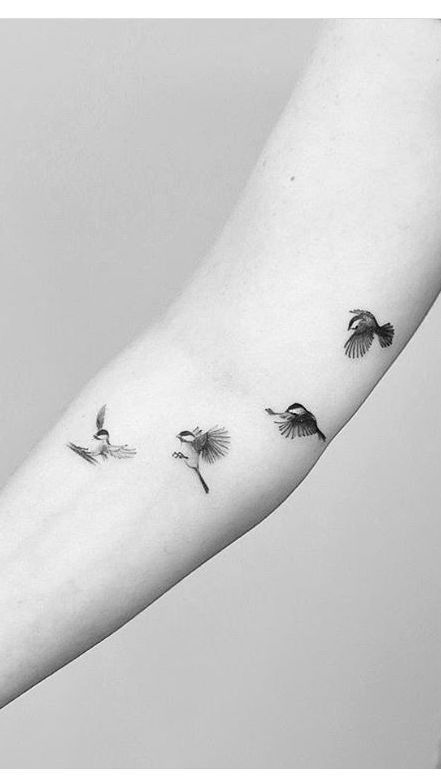 Bird Tattoo Sleeves, Swallow Bird Tattoos, Tattoo Sonne, Small Bird Tattoos, Little Bird Tattoos, Tiny Bird Tattoos, Vogel Tattoo, Flying Bird Tattoo, Tattoo Bird