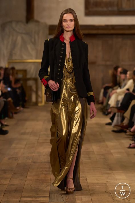 Tagwalk: The Fashion Search Engine Metallic Jumpsuit, Metallic Jumpsuits, Silky Pants, Moda Paris, Ralph Lauren Style, Ralph Lauren Logo, Christy Turlington, Estilo Chic, Ralph Lauren Purple Label