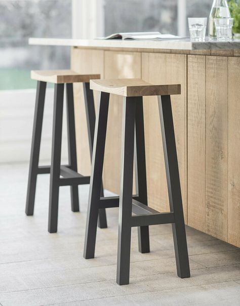 Tall Stools, Rustic Stools, Pouf Design, Kursi Bar, Breakfast Bar Stools, Oak Stool, Stools For Kitchen Island, Kitchen Organisation, Bar Seating