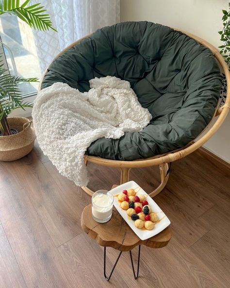 Explore 29 Papasan Chair 2024 Styles for Every Decor - Cozy to Chic! - placeideal.com Room Decor Bean Bag, Armchair Bedroom Reading Corners, Bean Bag Chair Aesthetic, Comfy Sitting Area, Papasan Chair Living Room, Small Cozy Corner, Beanbag Corner, Dorm Room Chairs, Corner Aesthetic