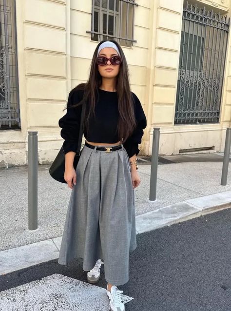 Black Sweater Outfits, Grey Maxi Skirt Outfit, Gray Skirt Outfit, Sweater Dress Boots, Long Grey Skirt, Black Sweater Outfit, Tennis Skirt Outfits, Skirt Outfits Aesthetic, Grey Maxi Skirts