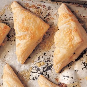 Savory Apple, Cheddar and Thyme Turnovers | Williams-Sonoma William Sonoma Recipes, Apple Turnover, Savoury Finger Food, Apple Cheddar, Medieval Recipes, Turnover Recipes, Apple Turnovers, Hot Appetizers, Unique Vegetables