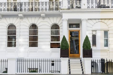 Entrance #luxuryhotel #portobelloroad #boutiquehotel #nottinghill #london Portobello Hotel London, Portobello London, Canal House, Romantic Hotel, Holland Park, Hotel Staff, Luxury Boutique Hotel, Hotel Boutique, London Hotels