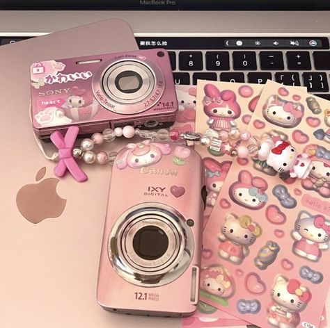 Camera Decor, Cute Camera, Retro Gadgets, Pink Aura, Dream Gift, Pink Girly Things, Mini Camera, Hello Kitty Items, Photo Vintage