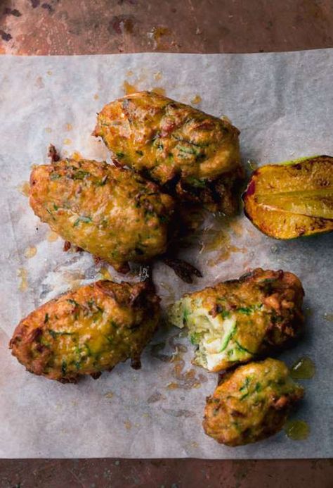 Courgette Fritter, Dinner Party Starters, Yotam Ottolenghi Recipes, Ottolenghi Recipes, God Mad, Yotam Ottolenghi, Fritter Recipes, Queso Fresco, New Cookbooks