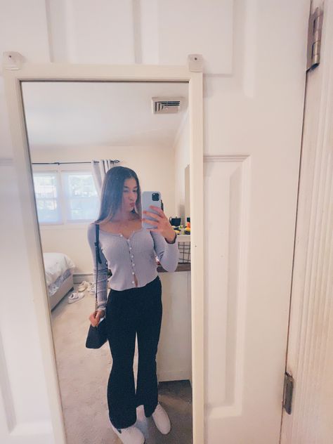 Black Flare Pants Outfit Fall, Flare Pants Outfit Fall, Purple Cardigan Outfits, Cardigan Outfit Black, Black Leggings Outfit Fall, Purple Top Outfit, Black Yoga Pants Outfit, Black Flares, Caption Instagram