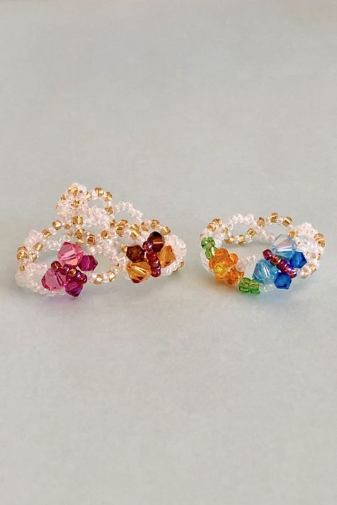 Gold Dots, Beaded Jewelry Tutorials, Brick Stitch, Beaded Rings, Bead Jewellery, Beaded Jewelry Diy, Jewelry Tutorials, Bead Work, Beaded Jewelry